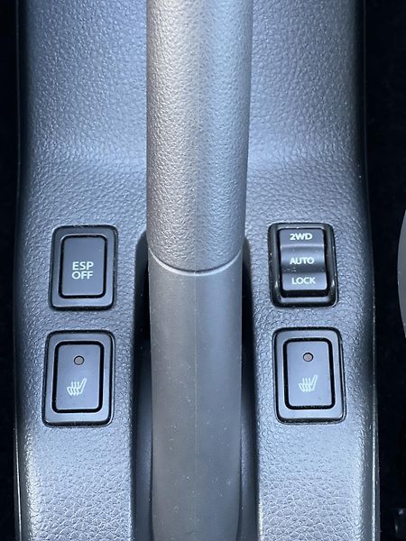 Suzuki SX4 1.6i 4x4 NAVI KLIMATIZACE ALU - fotka 17 z 32