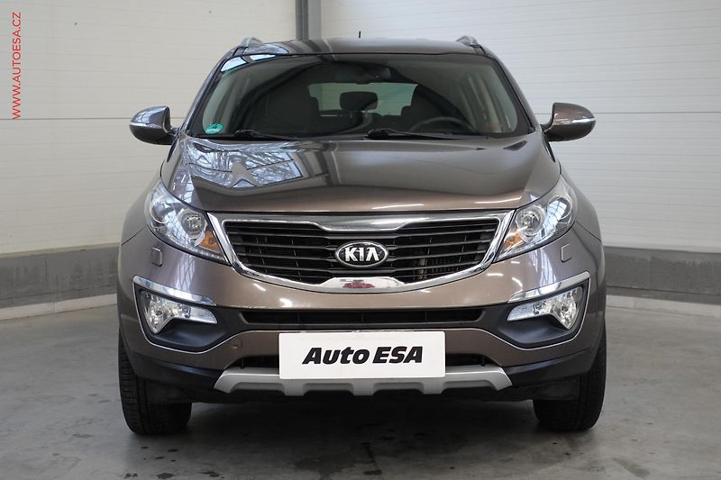Kia Sportage (2014) 2.0CRDi 4x4, Xenon, navi - fotka 2 z 22
