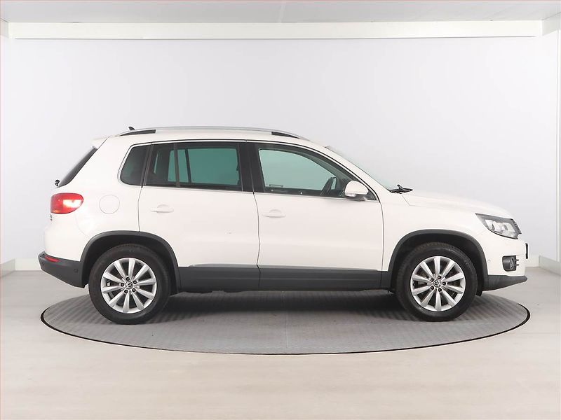 Volkswagen Tiguan (2011) Sport&Style 2.0 TDI, 4X4, ČR - fotka 6 z 16