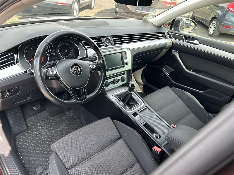 Volkswagen Passat (2018) 2,0TDI Comfortline TOP!!! - fotka 14 z 27