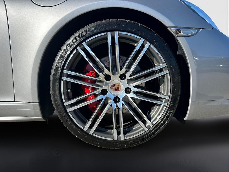 Porsche 911 4S - fotka 12 z 30