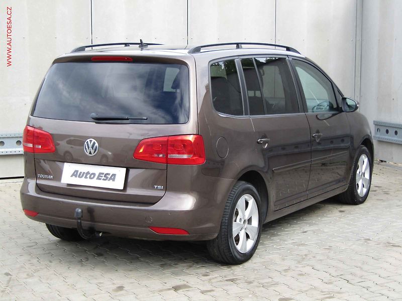 Volkswagen Touran (2011) 1.4 TSi, AC, výhřev sed - fotka 4 z 20