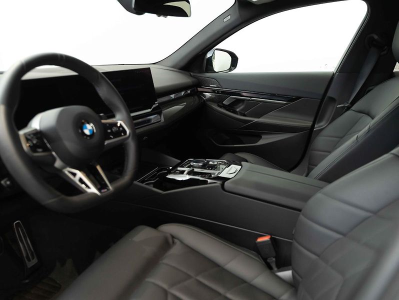BMW Řada 5 520d xDrive - fotka 11 z 21
