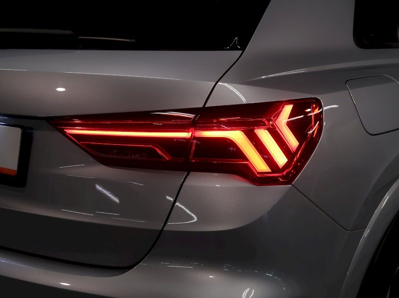 Audi Q3 (2023) S-LINE 1.5TSI 110KW AUTOMAT - fotka 11 z 39