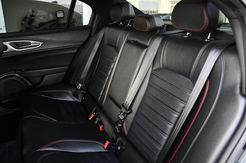 Alfa Romeo Giulia 2.0T 16V 206kW COMPETIZIONE 1M - fotka 20 z 43