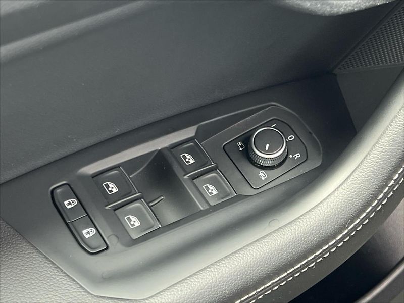 Volkswagen Touareg 3,0 TDi V6 210 kW 8AT 4x4 R-LI - fotka 20 z 31