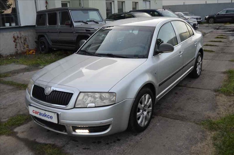 Škoda Superb (2007) 2,5 TDI - fotka 1 z 31