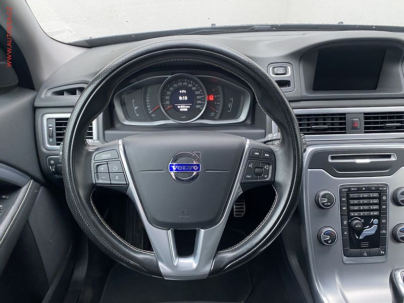 Volvo V70 (2015) 2.0 D4, Bixen, navi, kůže - fotka 11 z 20
