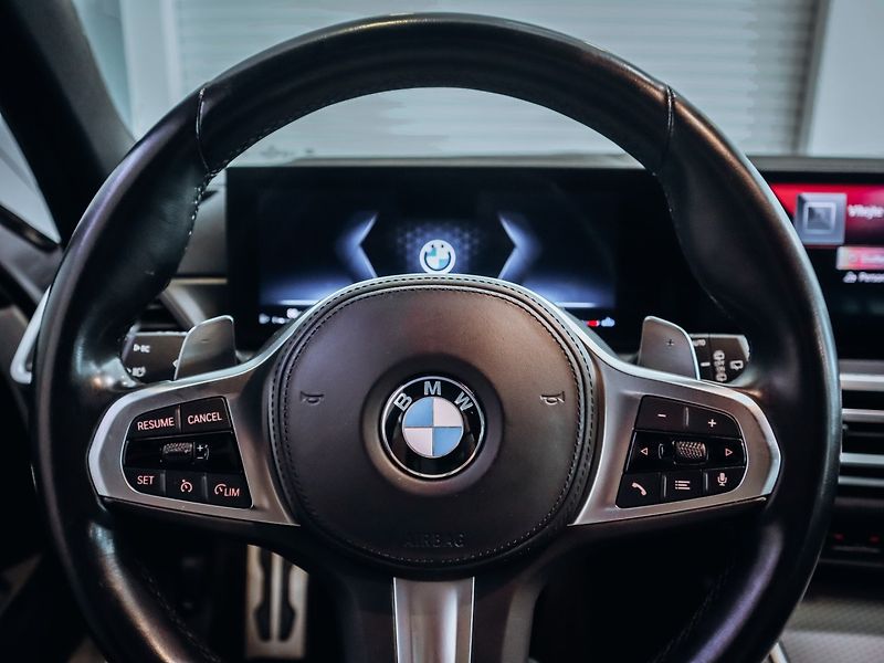 BMW Řada 3 320d xDrive Touring M-Paket - fotka 12 z 29