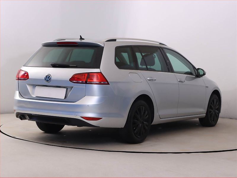 Volkswagen Golf (2015) 1.6 TDI, Navi, Xenony - fotka 5 z 20