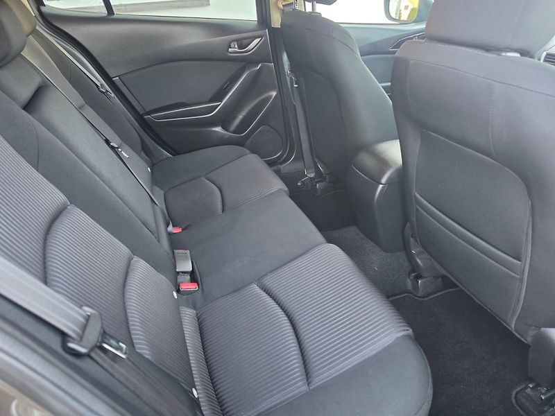 Mazda 3 (2016) 2.0 i Skyactiv, Navi, Tažné - fotka 14 z 18