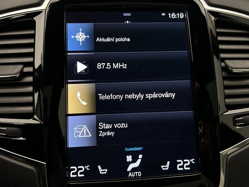 Volvo XC90 B5 AWD R-DESIGN 7 MÍST AUT - fotka 29 z 48