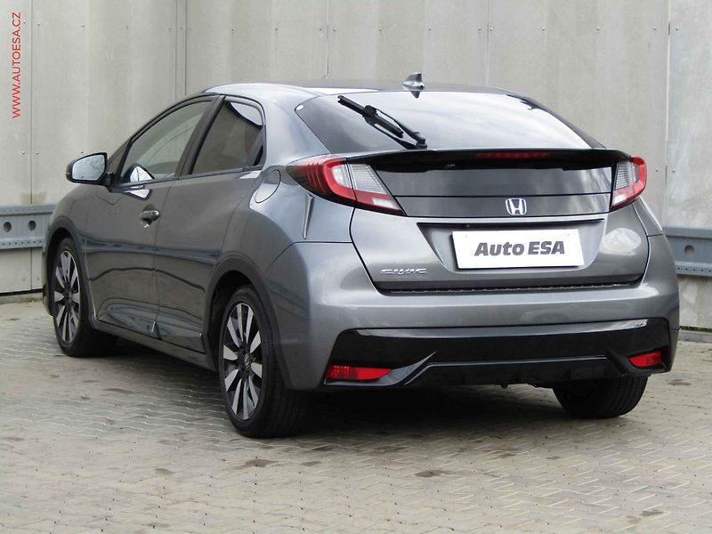 Honda Civic (2016) 1.4 i-VTEC, 2.maj, AC, kamera - fotka 6 z 20