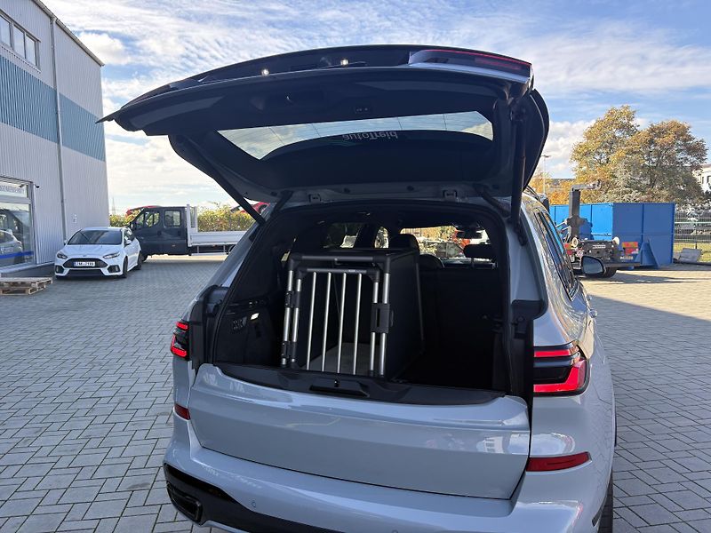 BMW X7 (2024) xDrive 40i - fotka 8 z 33