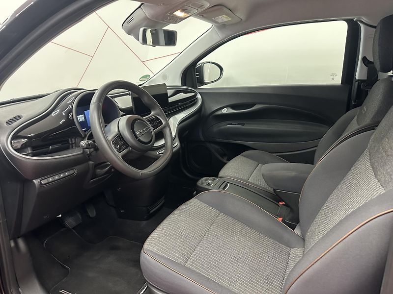 Fiat 500e (2023) 500E 3+1*42kwh*KAMERA*DPH - fotka 8 z 18