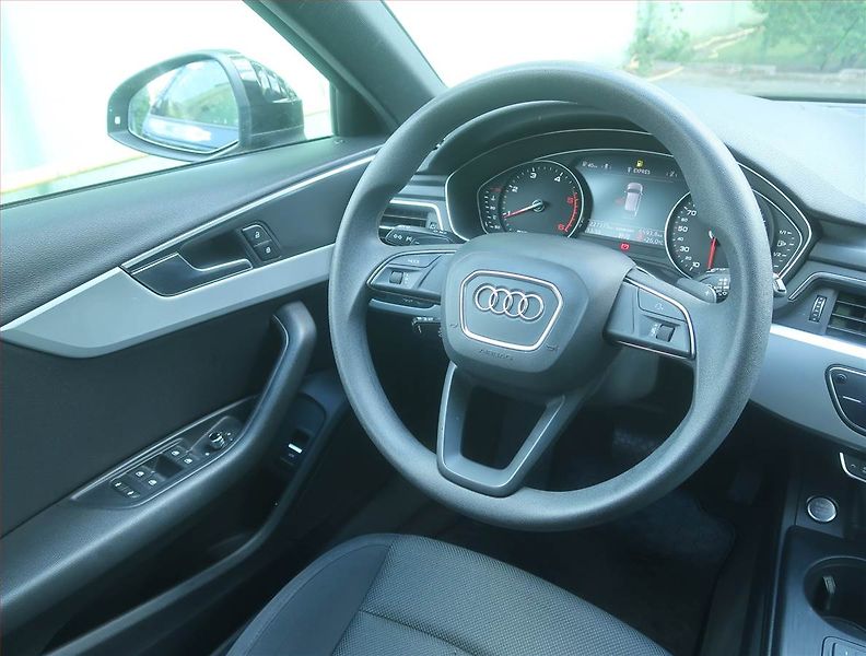 Audi A4 (2018) Design 2.0 TDI, Automat, Navi - fotka 7 z 16
