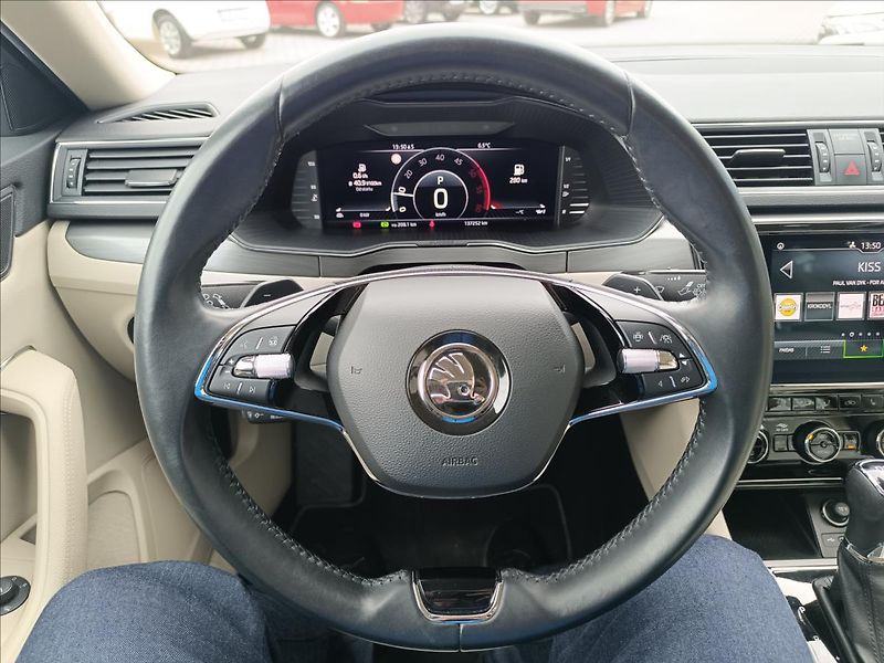 Škoda Superb 2,0 TDi DSG Style - fotka 14 z 19