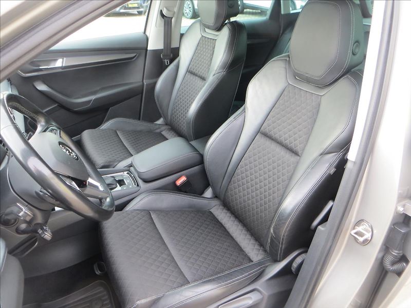 Škoda Karoq 1,5 TSI Style 110kW DSG WEBAST - fotka 16 z 33