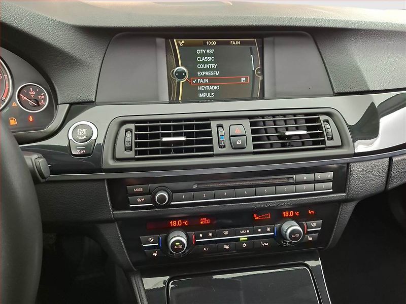 BMW Řada 5 (2012) 525d xDrive, 4X4, Automat - fotka 12 z 21