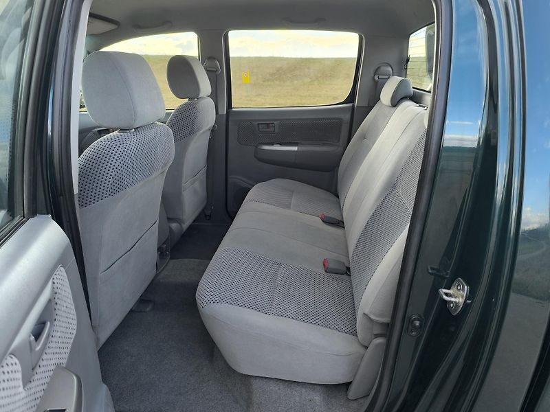 Toyota Hilux (2007) 2.5 D-4D SERVISNÍ KN,DOL KM - fotka 11 z 45