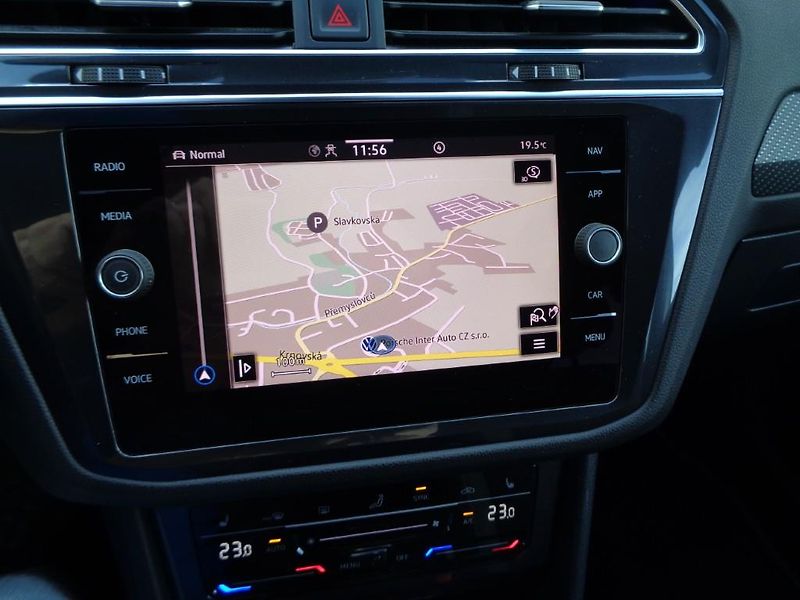 Volkswagen Tiguan 2.0 TSI 7DSG 4x4 R-LINE  140 k - fotka 15 z 30