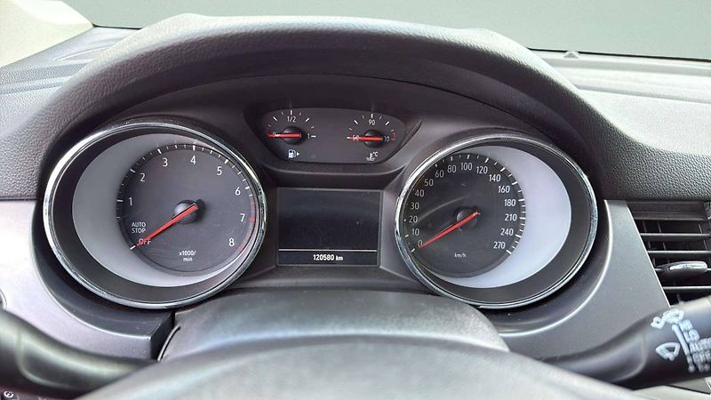 Opel Astra Edition ST 1.2Turbo MT6 (81kW/ - fotka 18 z 24