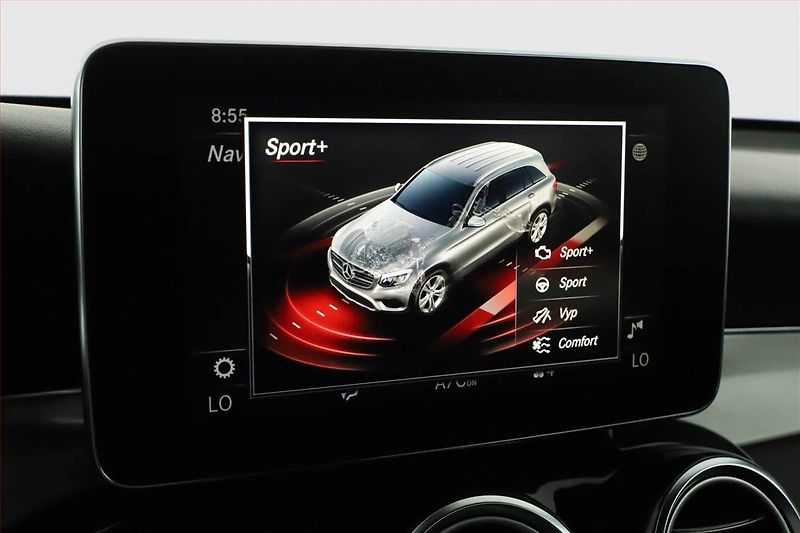 Mercedes-Benz GLC (2017) 350 e 4MATIC - fotka 11 z 20