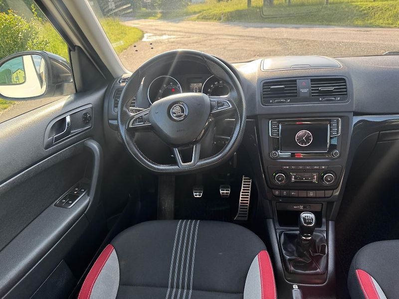 Škoda Yeti 1.4 TSI MONTE CARLO 2015 - fotka 9 z 14