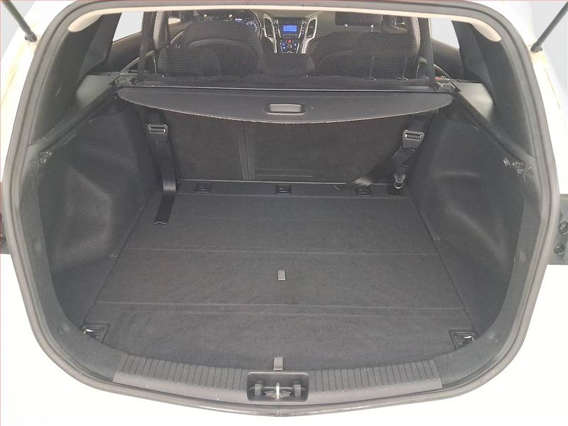 Hyundai i30 (2016) 1.6 GDI, ČR,1.maj, Tempomat - fotka 14 z 16