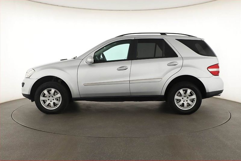 Mercedes-Benz Třídy M (2005) ML 350 , 4X4, Automat, Navi - fotka 3 z 15