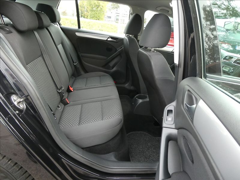 Volkswagen Golf 1,6 TDi 77kW serviska, závěs - fotka 26 z 43