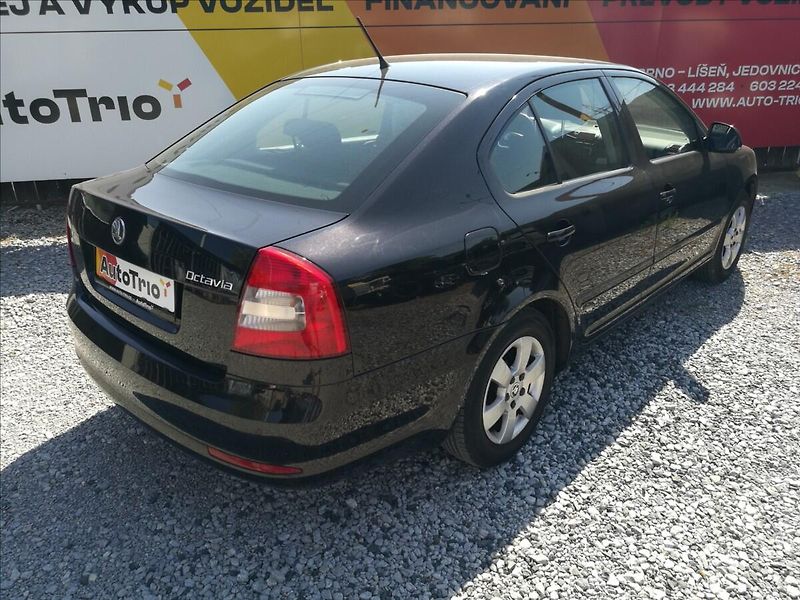 Škoda Octavia 1,6 TDI Ambiente - fotka 3 z 18