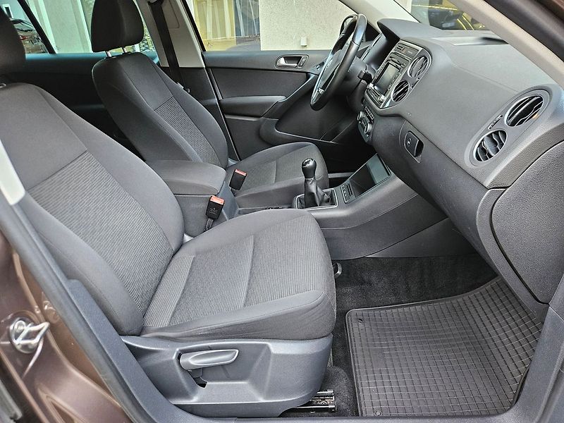 Volkswagen Tiguan 1,4 TSi, ČR, 1.maj, serv.kn. - fotka 25 z 40