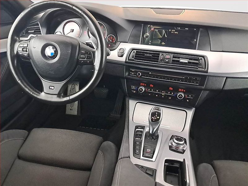 BMW Řada 5 (2013) 530d xDrive, 4X4, Automat - fotka 7 z 30