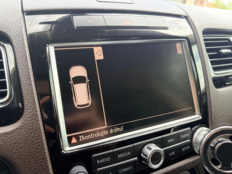 Volkswagen Touareg 3.0TDI V6 DSG 4x4 VZDUCH - fotka 54 z 56