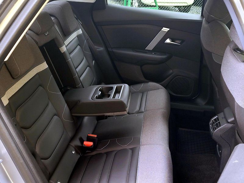 Citroën C4 X 96kW AT8 *SERV.KNÍŽKA*      - fotka 22 z 55