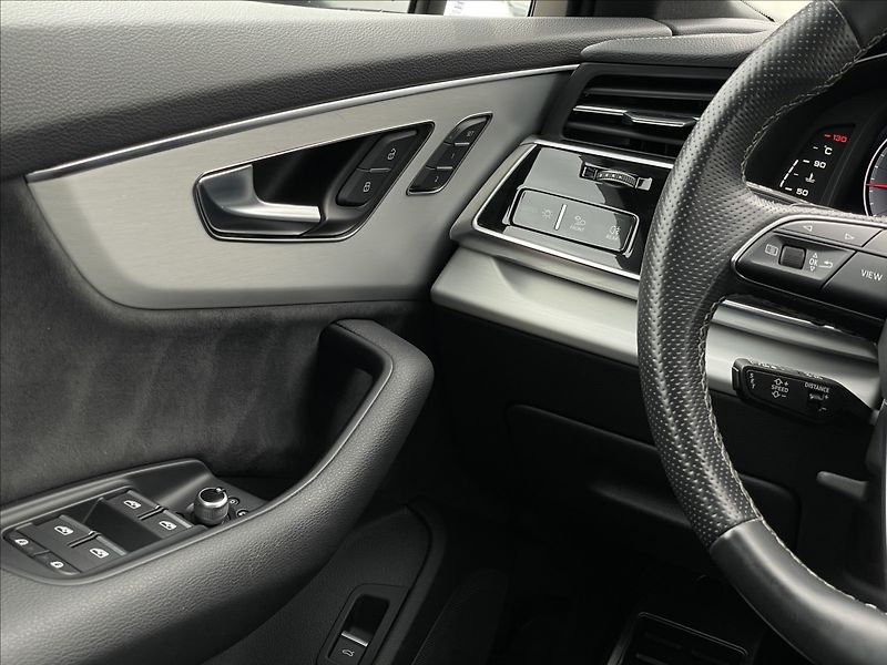 Audi Q7 3,0 50 TDI quattro S line - fotka 14 z 23