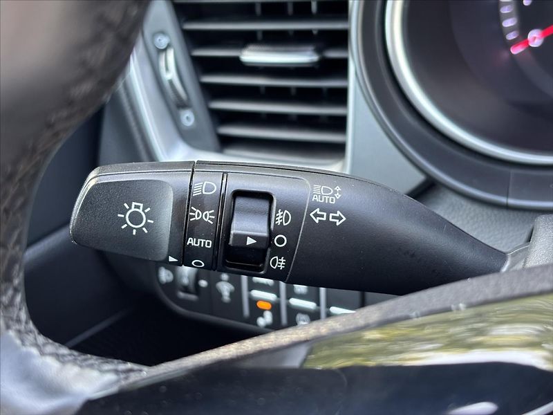 Kia Ceed 1,5 TGDi AT TOP ZÁRUKA ADAPTIV - fotka 34 z 45