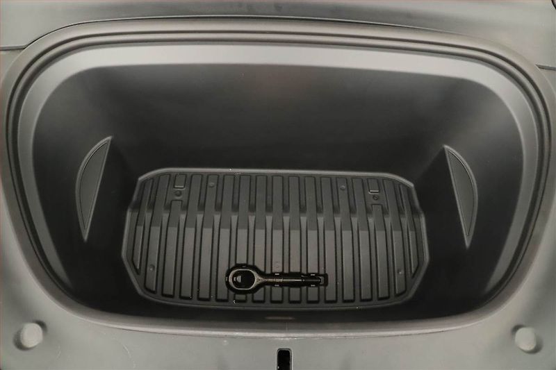 Tesla Model Y (2023) Long Range AWD 79kWh, SoH 91% - fotka 22 z 27