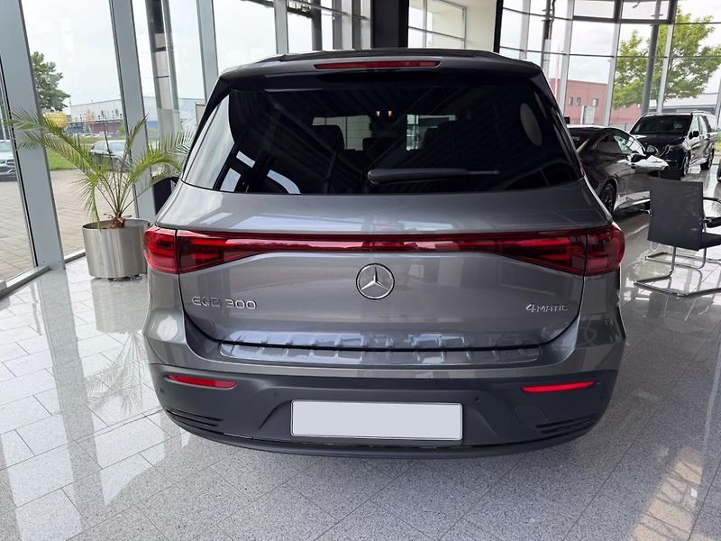 Mercedes-Benz EQB 300 4M 360 Burmester Distronic - fotka 5 z 15