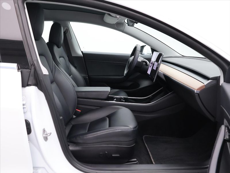 Tesla Model 3 239kW SR+ SOH 86,8% - fotka 12 z 31