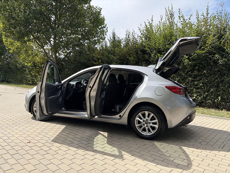 Mazda 3 2.0 Center-Line - fotka 21 z 36