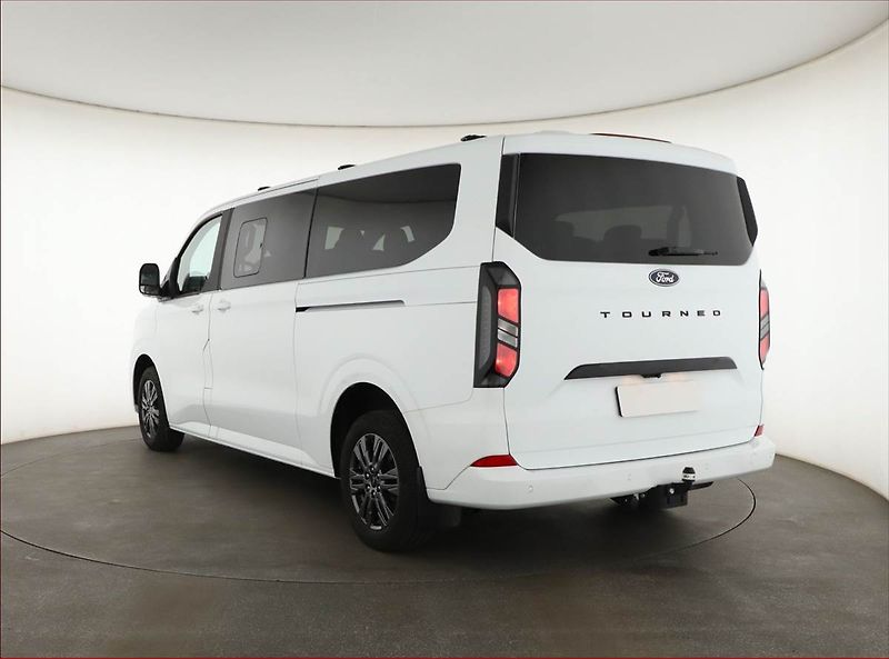 Ford Tourneo Custom (2025) 2.0 EcoBlue - fotka 4 z 24