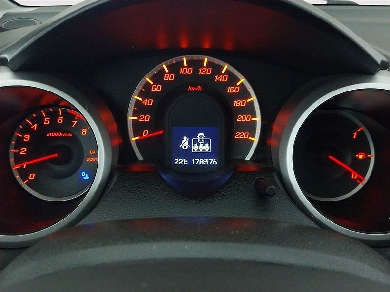 Honda Jazz (2010) 1.4 i-VTEC, po STK, udržované - fotka 11 z 16