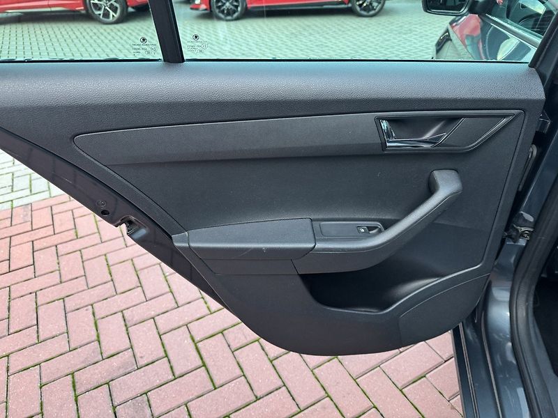 Škoda Fabia (2016) 1.2TSi JOY Navi Digi Klima - fotka 25 z 50