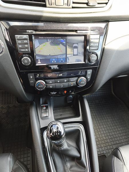Nissan Qashqai (2017) 1,6 DIG-T 120kW-zadáno! - fotka 19 z 20