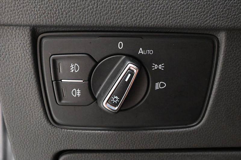 Volkswagen Passat 2,0 TDI 110 kW DSG Business Zá - fotka 26 z 31