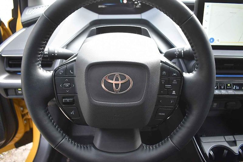 Se žlutým lakem vypadá nová Toyota Prius skoro jako sportovní auto