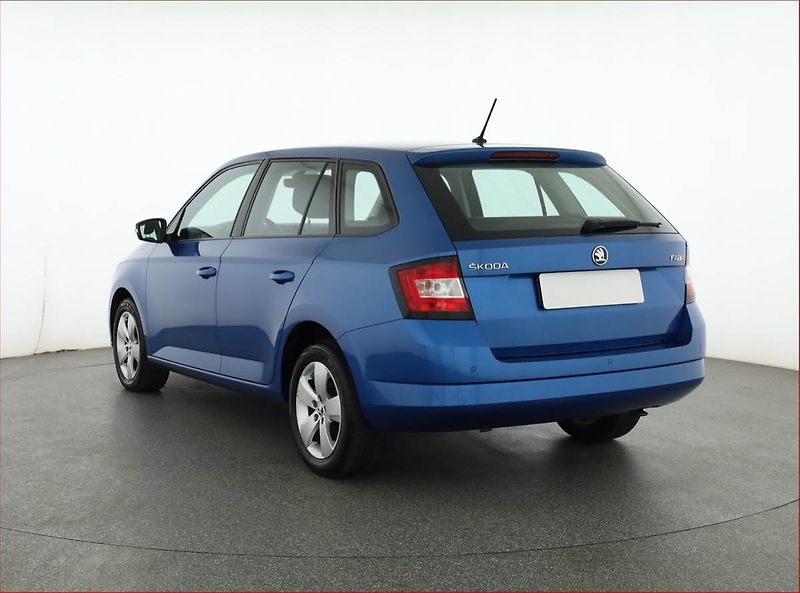 Škoda Fabia (2018) Style 1.0 TSI, Park. senzory - fotka 4 z 18