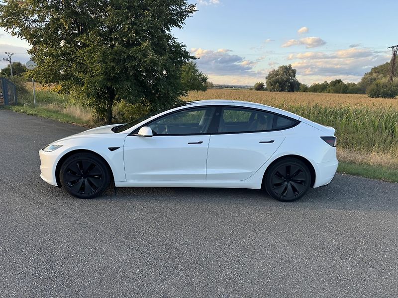 Tesla Model 3 (2024) Standard Range LFP,SoH 95%,ČR - fotka 6 z 18